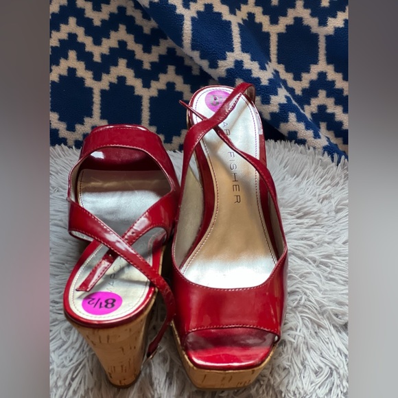 Red Marc Fisher wedge heel - Picture 2 of 4